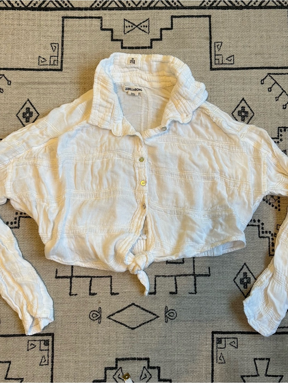 Billabong White Cropped Button-Down Tie-Hem Shirt